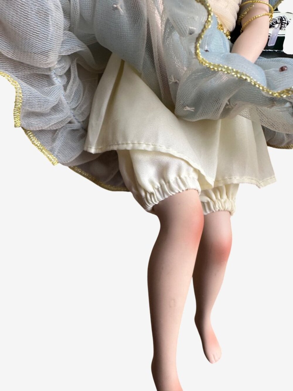 Geppeddo Collector Series Porcelain Doll Tatyana With Blue Dress 2423/2440-02 - Picture 6 of 10